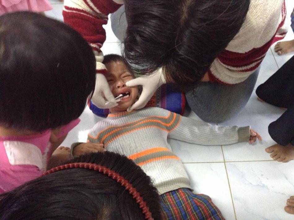 กิจกรรมตรวจสุขภาพช่องปากและทาฟลูออไรด์ในเด็ก ศูนย์เด็กเล็กฯ (4 ภาพ)