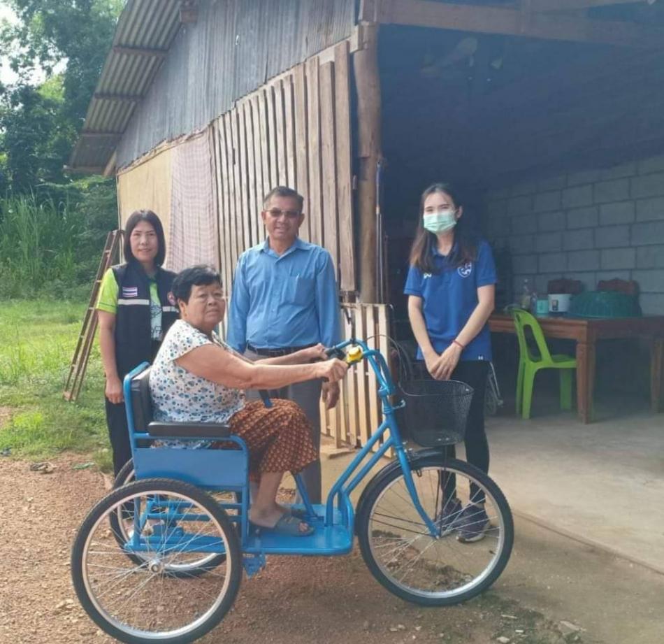 มอบรถสามล้อโยกและออกเยี่ยมผู้ป่วยโรคมะเร็งในพื้นที่