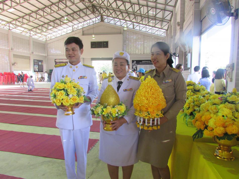 นายก อบต.ร่วมจิต พร้อมข้าราชการ พนักงาน ร่วมพิธีถวายพานพุ่มดอกไม้และถวายบังคม เนื่องในวันพ่อแห่งชาติ 5 ธันวาคม 2562 (10 ภาพ)